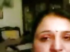 Priya aunty uning aktivlari ko'rsatadi