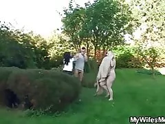 Qonun onasi tabu jinsiy Busty ochiq havoda