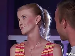 Qilli mushuk va teen etuk lesbian